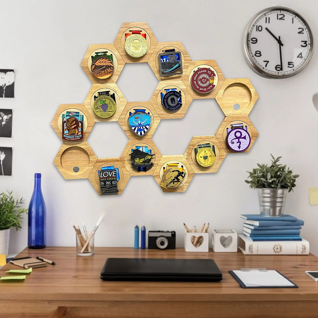 Support Mural Hexagonal pour Médailles en Bois Medoria – vue 2