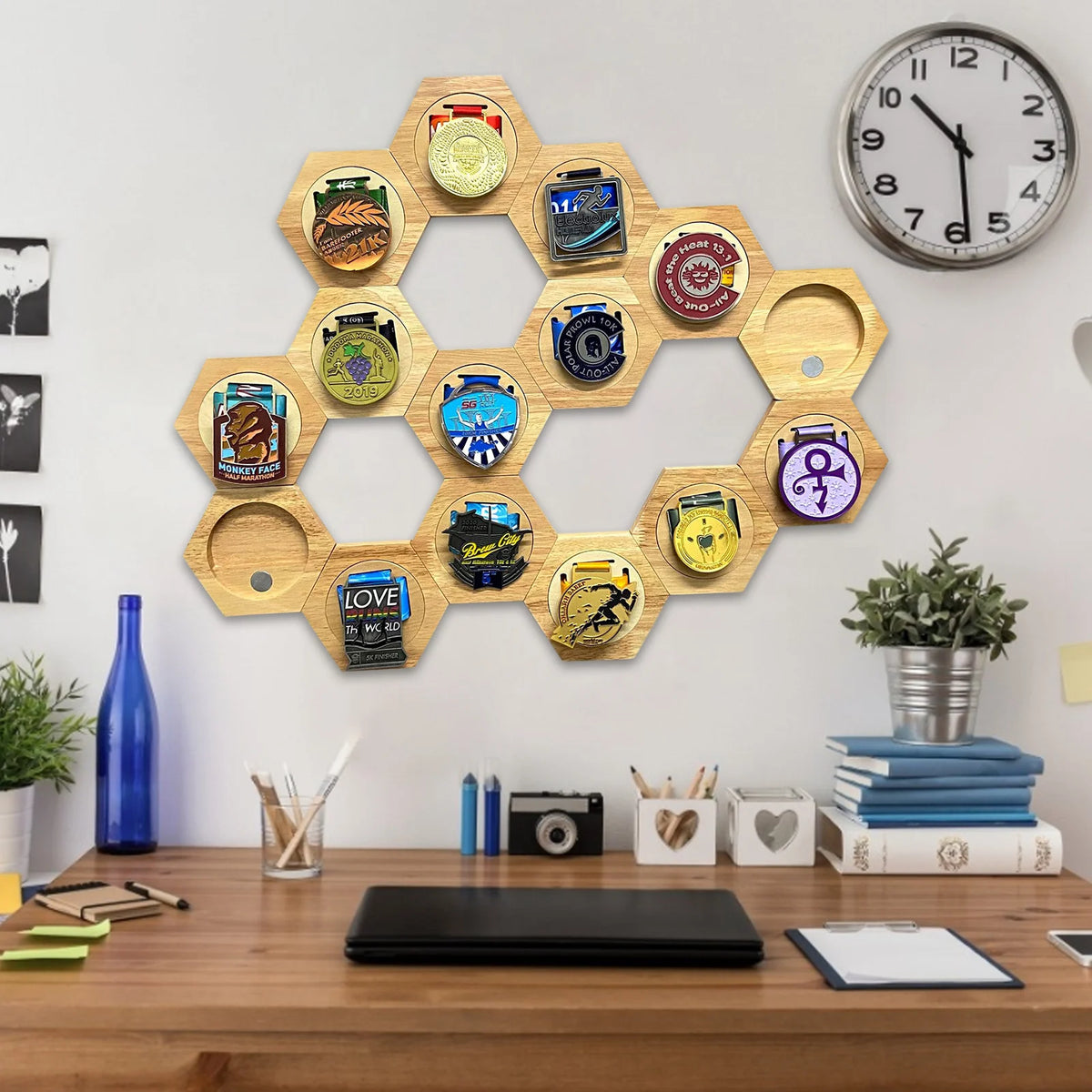 Support Mural Hexagonal pour Médailles en Bois - Medoria