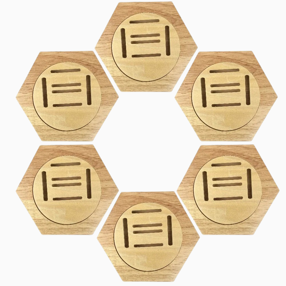 Lot de 6 supports muraux hexagonaux en bois de pin Royaume de L'Étagère pour exposer des médailles sportives