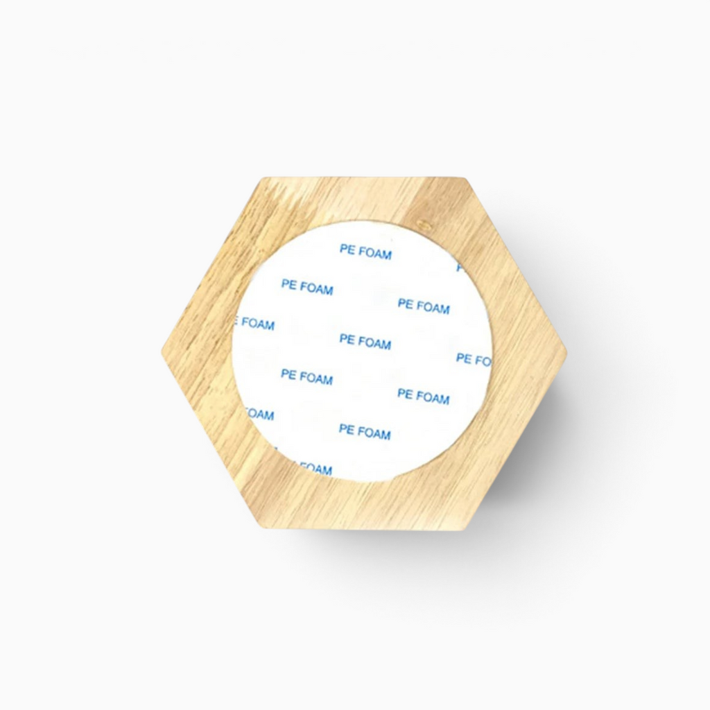 Support mural hexagonal en bois de pin Royaume de L'Étagère pour exposer des médailles sportives en nid d'abeille