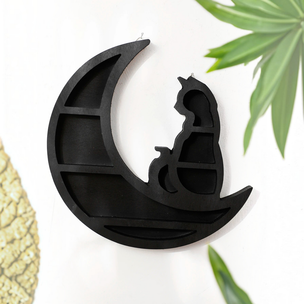 Étagère murale Royaume de L'Étagère en bois noir en forme de croissant de lune avec un chat pour exposer des objets