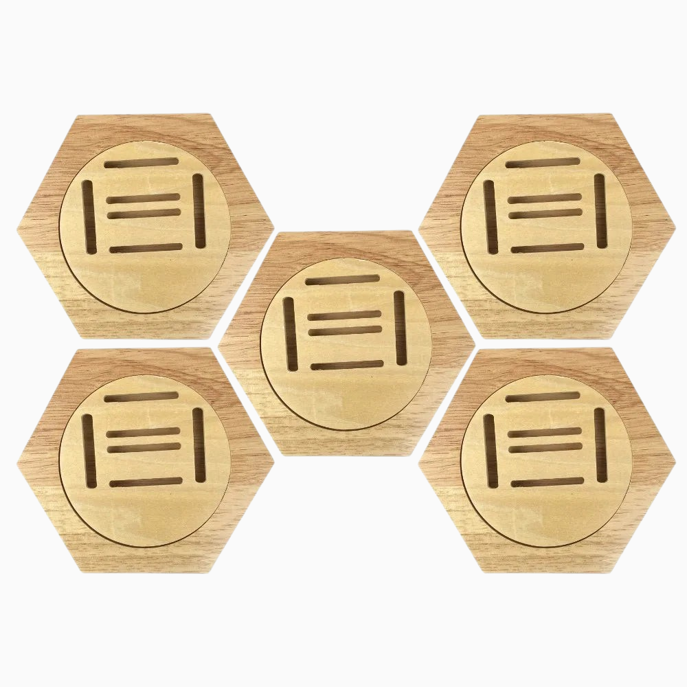 Lot de 5 supports muraux hexagonaux en bois de pin pour médailles, design géométrique par Royaume de L'Étagère